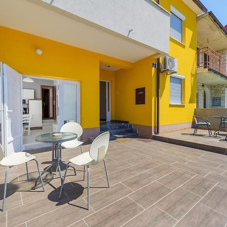 House With Apartments Mila Umago Esterno foto