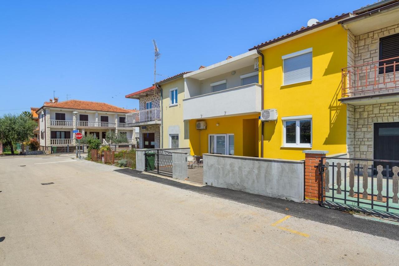 House With Apartments Mila Umago Esterno foto