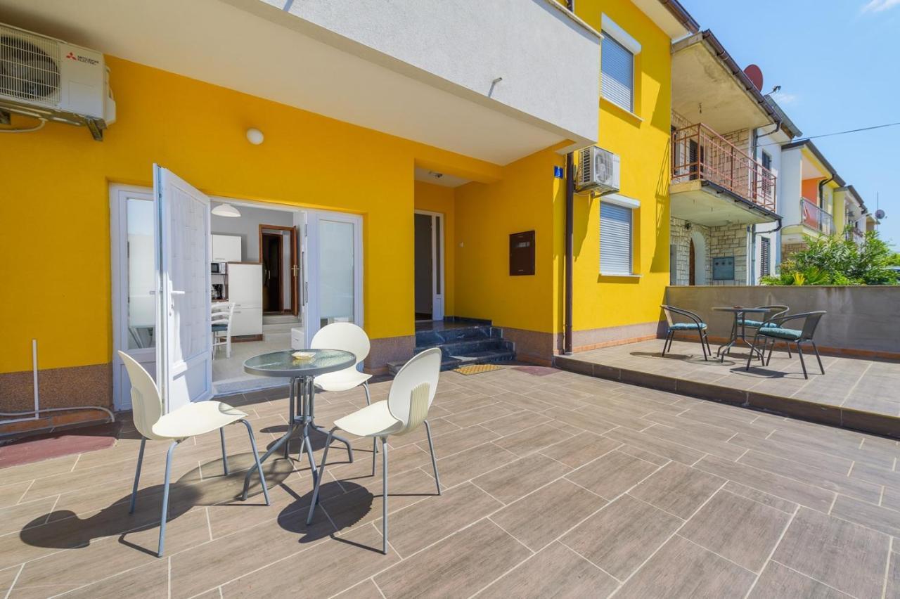 House With Apartments Mila Umago Esterno foto