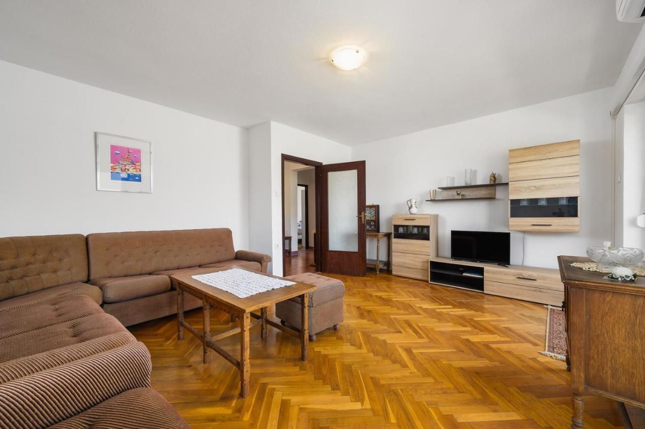 House With Apartments Mila Umago Esterno foto